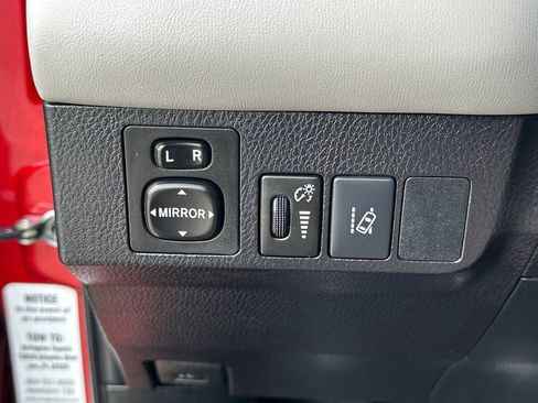 Used 2017 Toyota RAV4 Limited FWD image 19