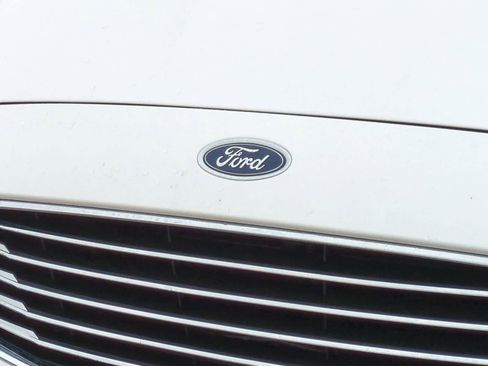 Used 2020 Ford Fusion SE image 12