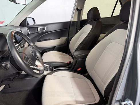 Used 2025 Hyundai Venue SEL FWD image 20