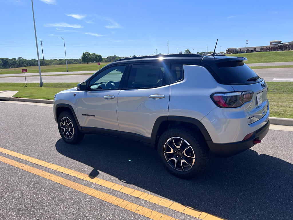 New 2026 Jeep Compass Trailhawk AWD/4WD image 9