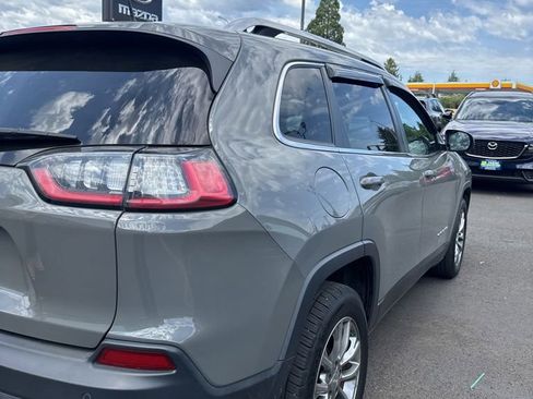 Used 2020 Jeep Cherokee Latitude Lux w/ Comfort/Convenience Group FWD image 3