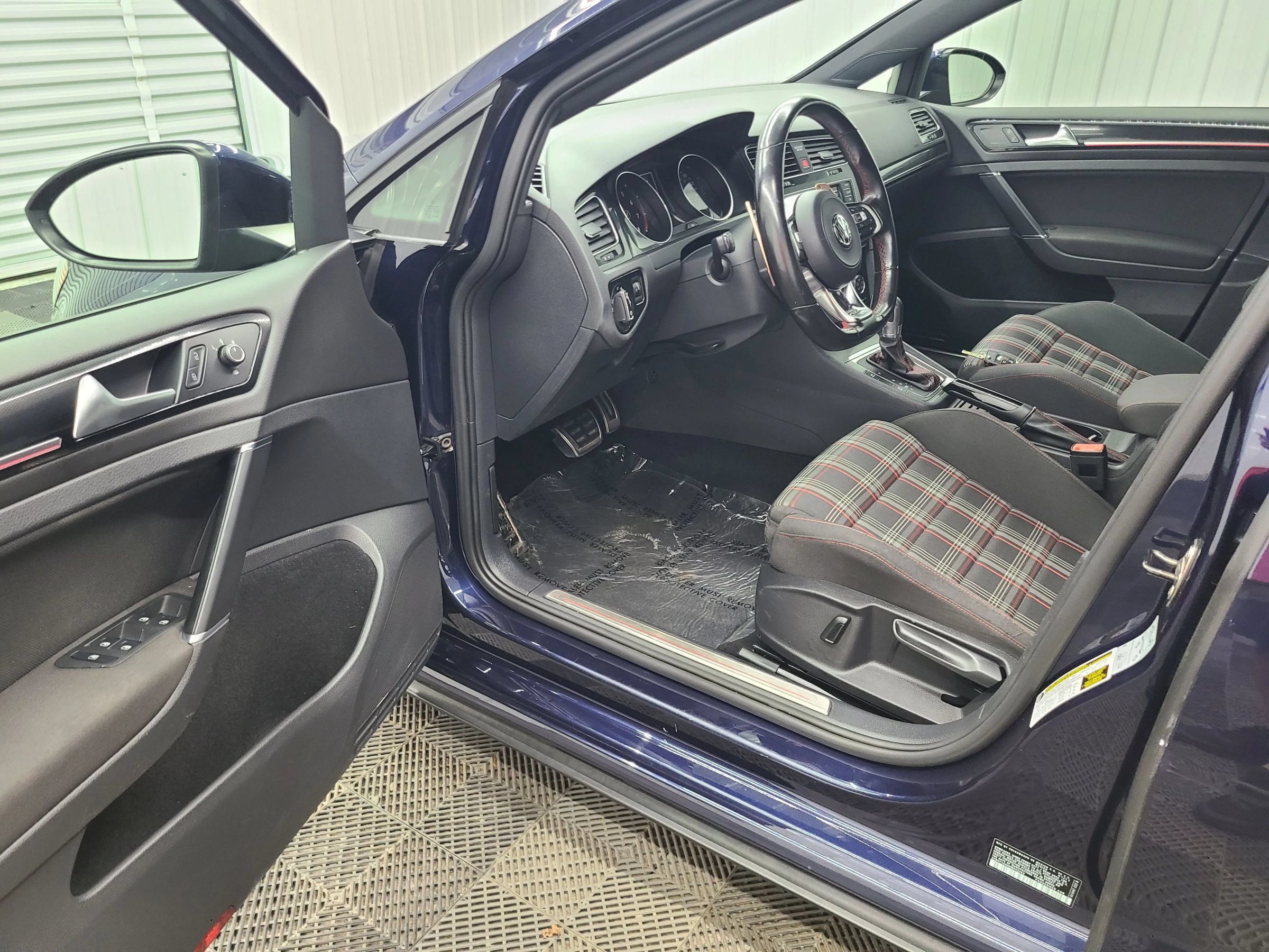 Used 2017 Volkswagen GTI S FWD image 20