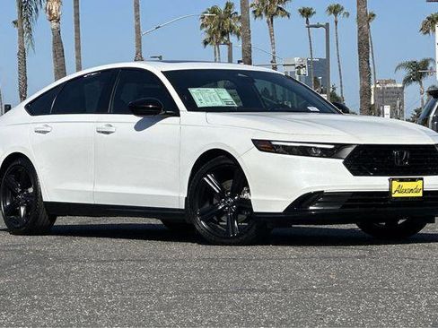 Used 2023 Honda Accord Sport image 2