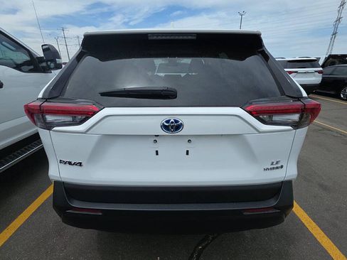 Used 2024 Toyota RAV4 LE AWD/4WD image 3