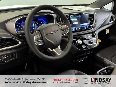 New 2026 Chrysler Pacifica Select image 18