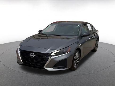 Used 2025 Nissan Altima 2.5 SV FWD image 7