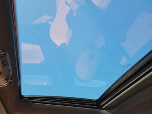 Certified 2025 BMW 330i Sedan w/ Convenience Package image 31