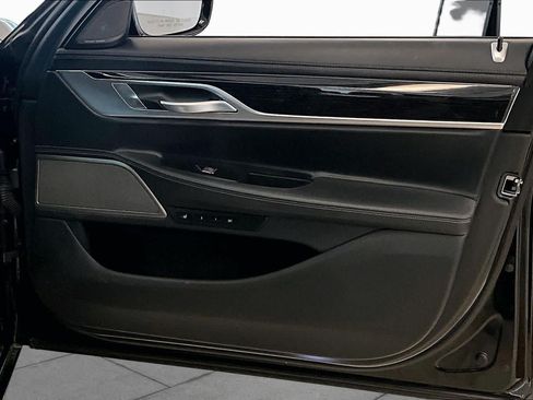 Used 2019 BMW 750i w/ Executive Package RWD image 20