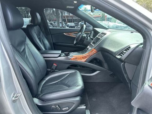 Used 2019 Lincoln Nautilus Select image 16