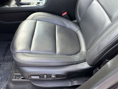 Used 2023 Chevrolet Traverse LT w/ LT Premium Package AWD/4WD image 22