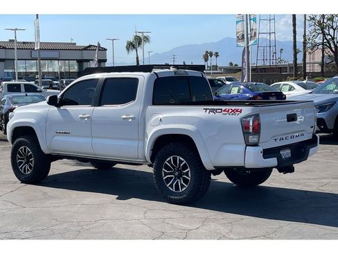 Used 2020 Toyota Tacoma TRD Sport image 3