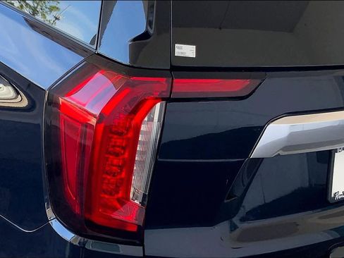 Used 2023 GMC Yukon XL Denali w/ Denali Reserve Package image 30