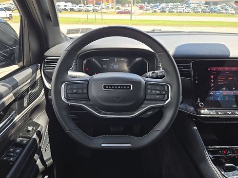Used 2024 Jeep Wagoneer Series II AWD/4WD image 4