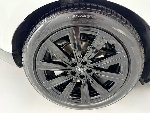 Used 2025 Land Rover Range Rover SE AWD/4WD image 32