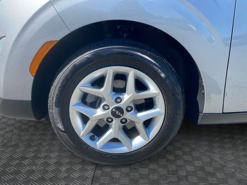 Used 2023 Kia Soul LX w/ LX Technology Package image 31