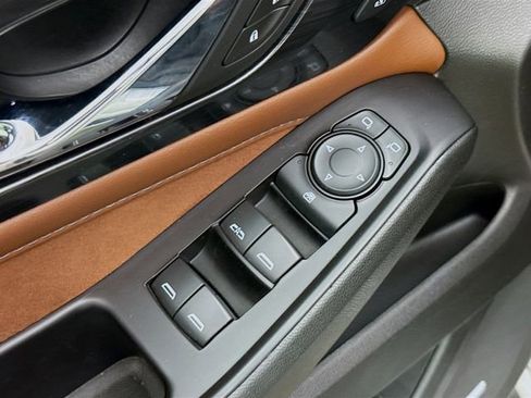 Used 2020 Chevrolet Traverse High Country image 19