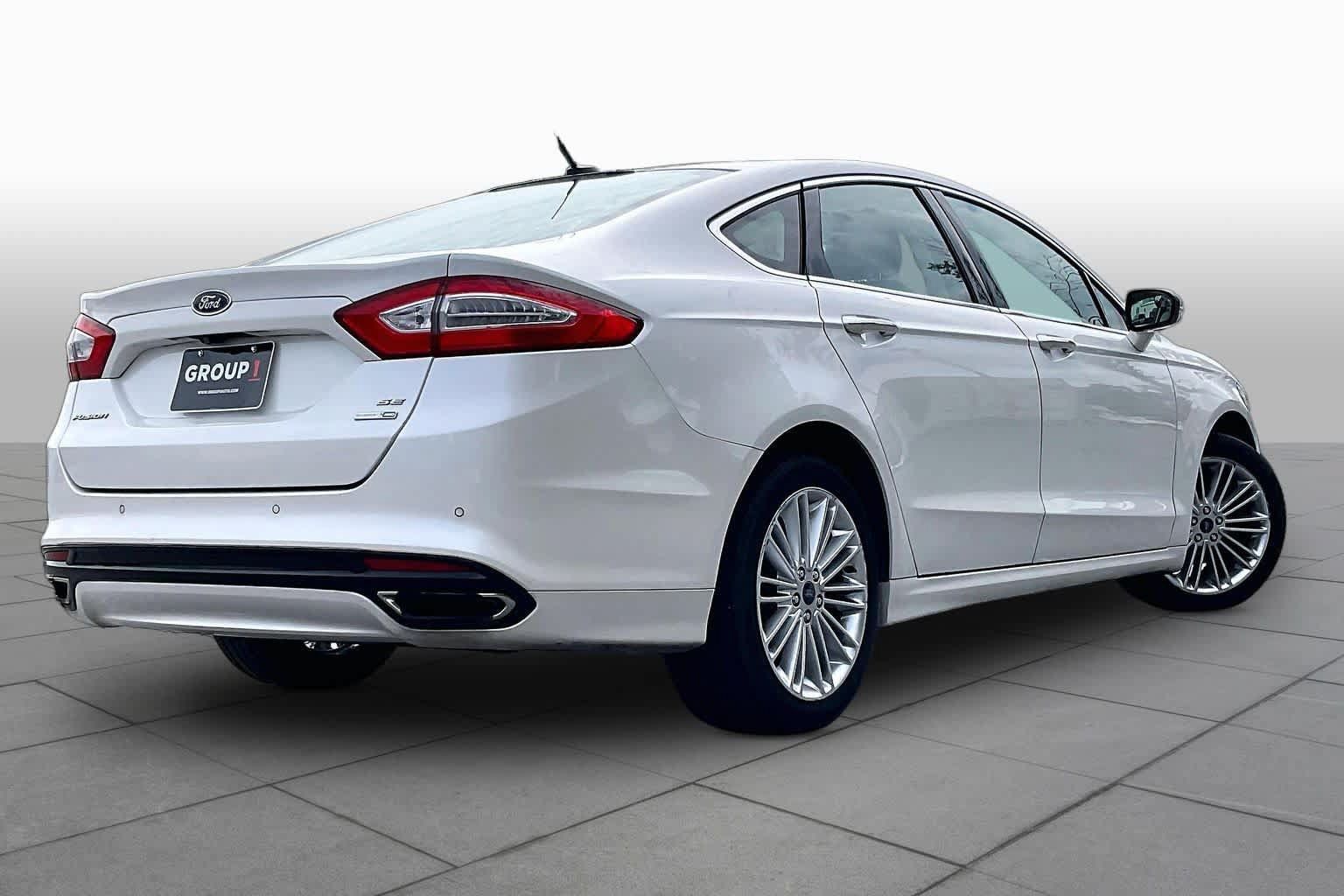 Used 2016 Ford Fusion SE w/ Equipment Group 202A AWD/4WD image 12