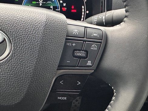 Used 2025 Toyota Camry SE image 20