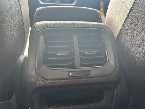 New 2025 Volkswagen Taos SE w/ Panoramic Sunroof Package image 42