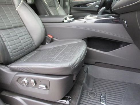 Used 2024 Cadillac Escalade ESV V w/ Heavy-Duty Trailer Package image 13