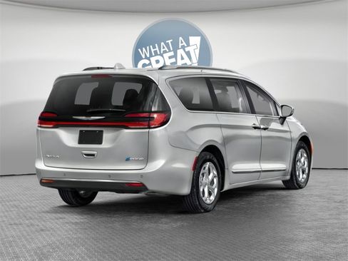 New 2023 Chrysler Pacifica Limited w/ Uconnect Theater Family Group image 2