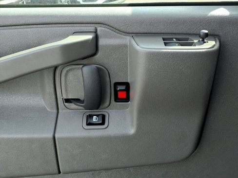 Used 2024 GMC Savana 2500 w/ Driver Convenience Package image 8