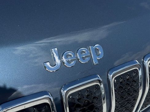 Used 2021 Jeep Cherokee Latitude FWD image 8