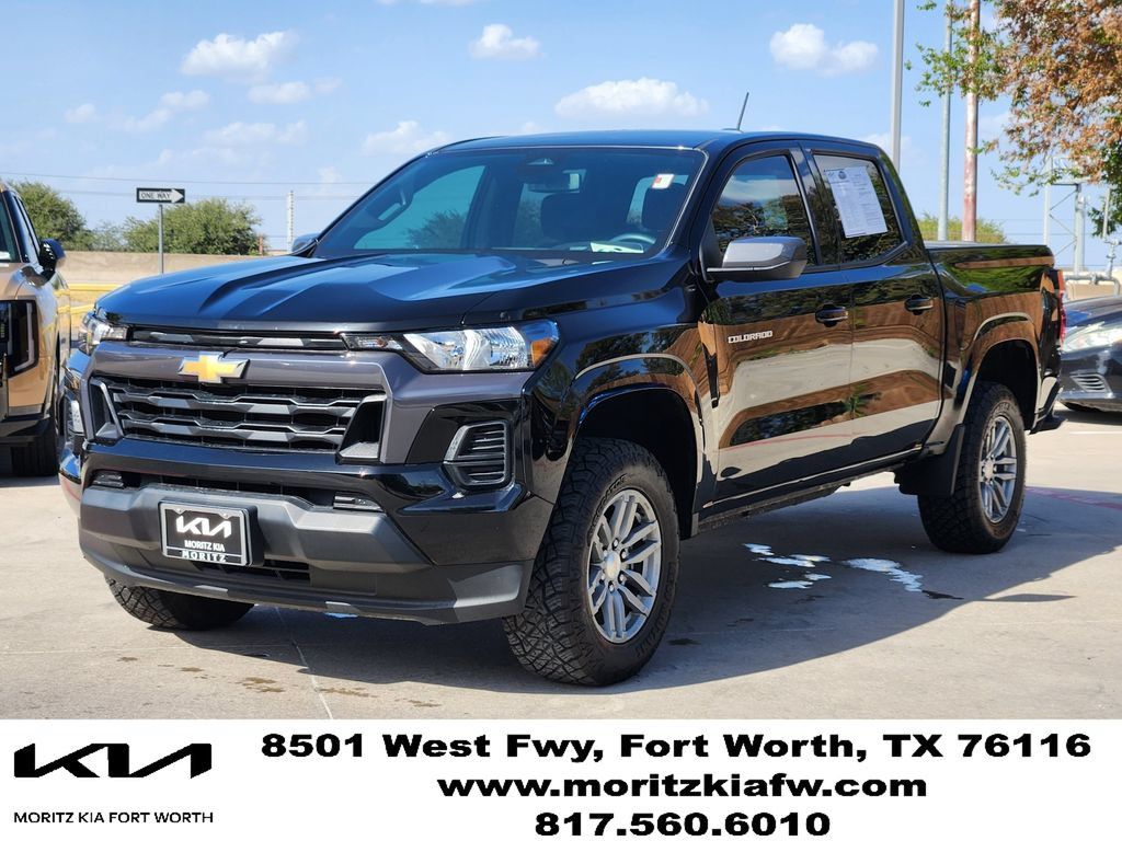 Used 2025 Chevrolet Colorado W/T w/ WT Convenience Package II RWD image 3