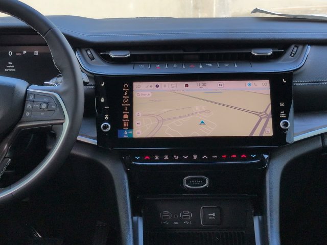 New 2027 Jeep Grand Cherokee Limited RWD image 18