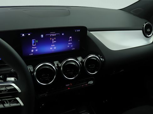 Certified 2026 Mercedes-Benz GLA 250 image 9