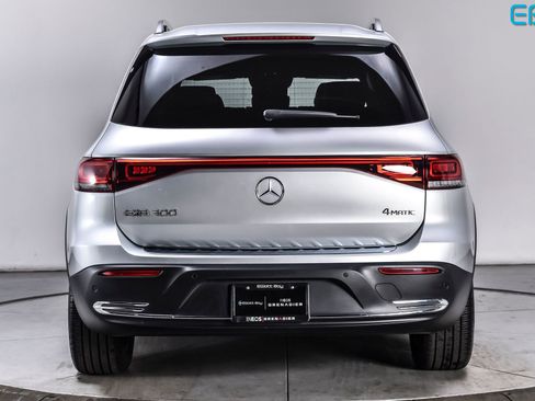 Used 2023 Mercedes-Benz EQB 300 4MATIC w/ Driver Assistance Package image 5