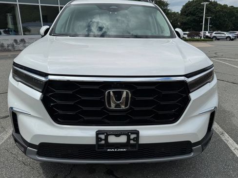Used 2025 Honda Pilot Elite image 3