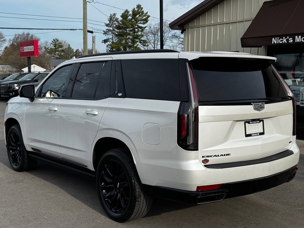Used 2024 Cadillac Escalade Sport Platinum w/ LPO, ONYX Package AWD/4WD image 4
