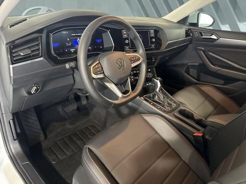 Used 2024 Volkswagen Jetta SE w/ Panoramic Sunroof Package FWD image 10