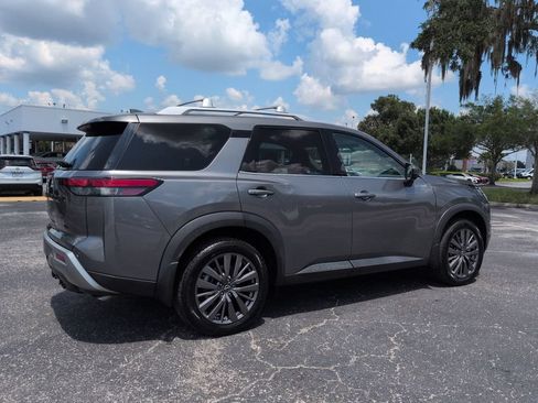 Certified 2024 Nissan Pathfinder SL w/ SL Premium Package FWD image 4