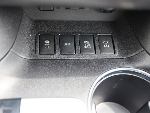 Used 2019 Toyota Highlander XLE AWD/4WD image 31