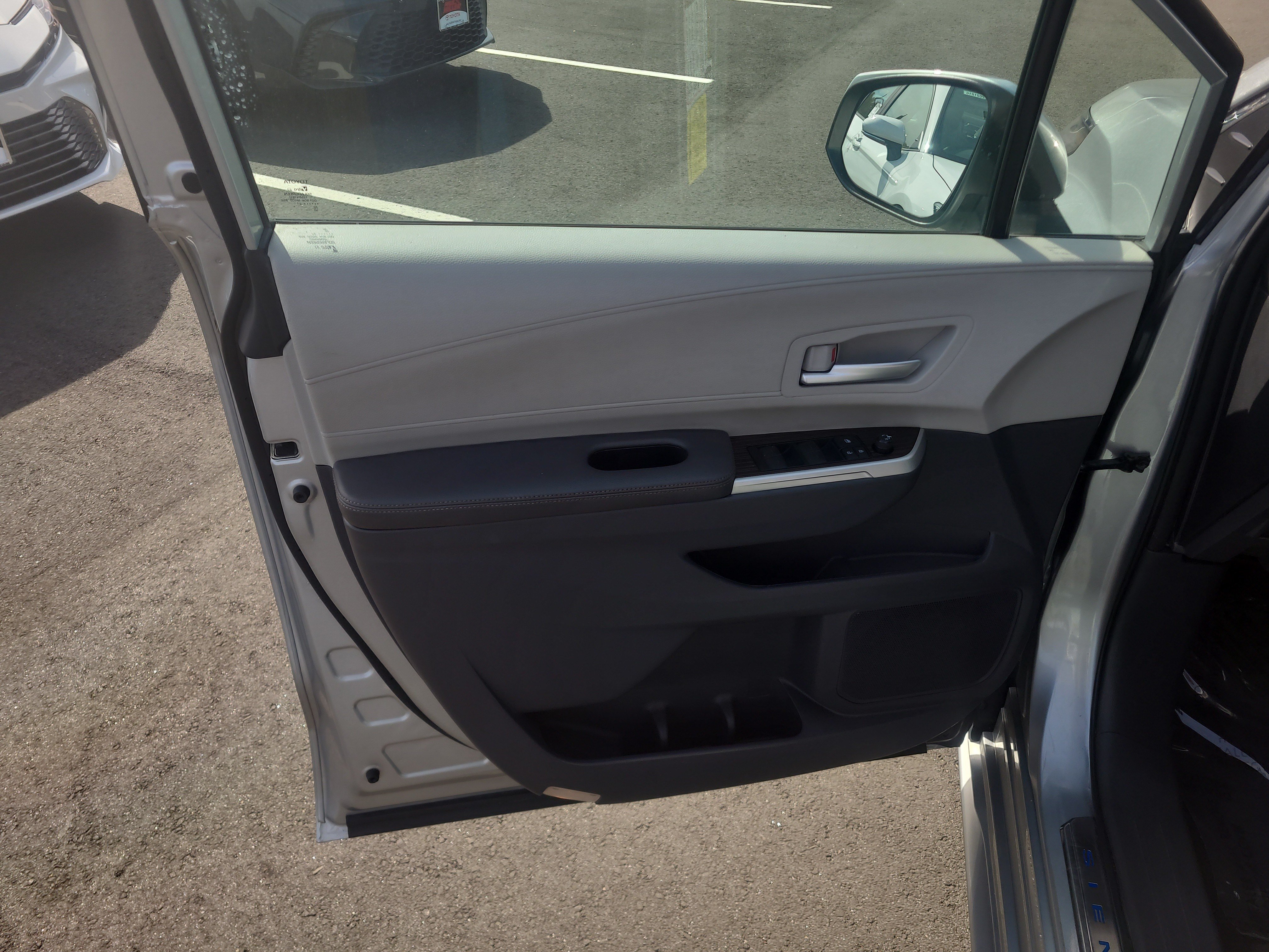 Certified 2021 Toyota Sienna XLE AWD/4WD image 14