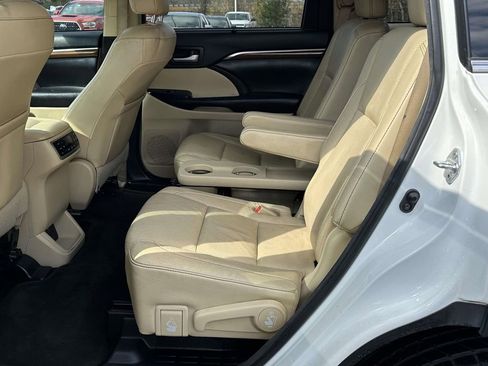 Used 2018 Toyota Highlander Limited Platinum image 10
