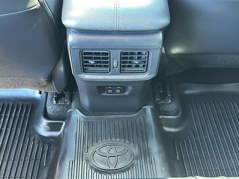 Used 2020 Toyota RAV4 XLE Premium FWD image 32