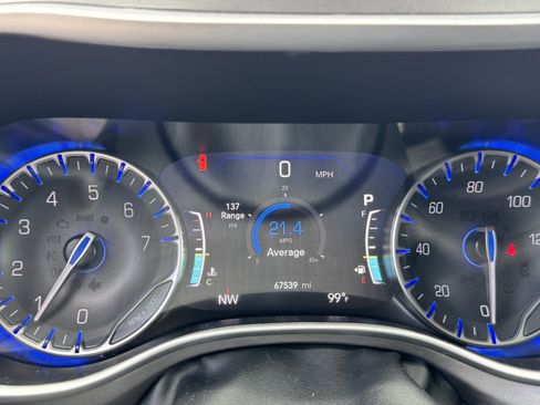 Used 2024 Chrysler Pacifica Touring-L FWD image 32