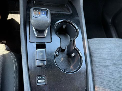 Used 2022 Nissan Rogue SV FWD image 32