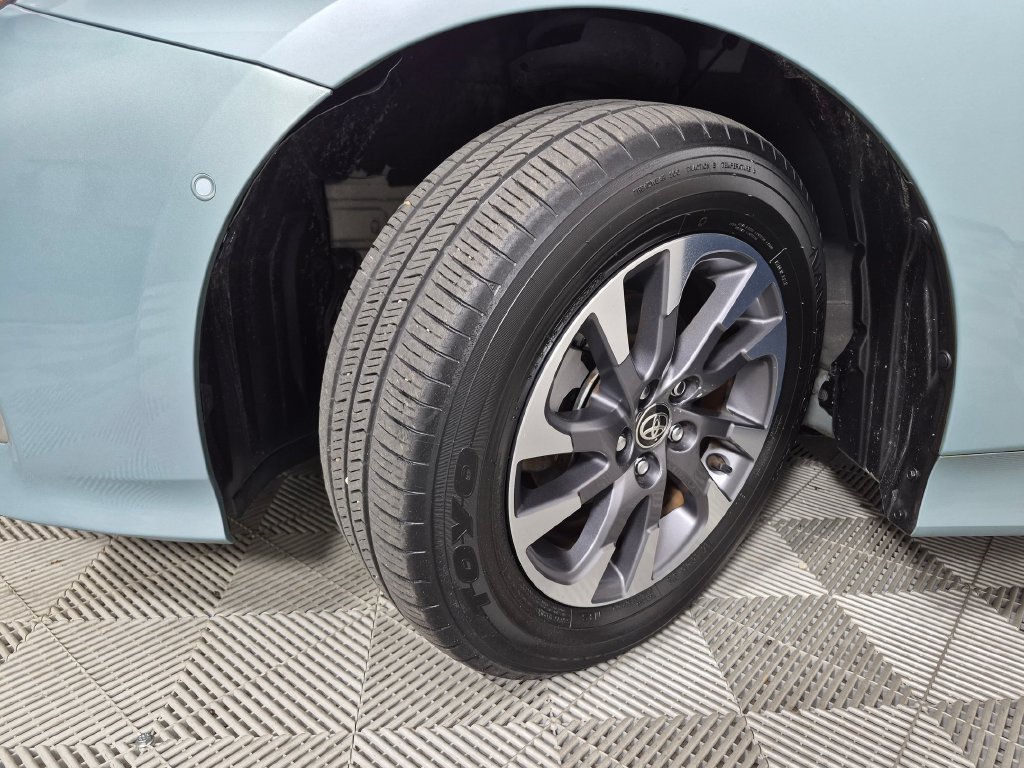 Used 2022 Toyota Prius Limited w/ Premium Convenience Package FWD image 10