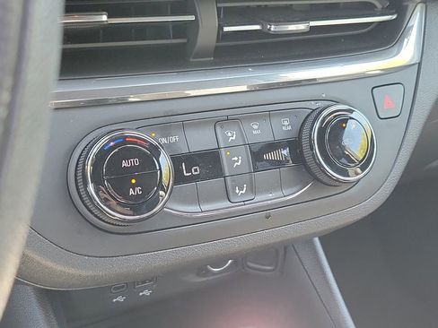 Used 2025 Buick Envista Preferred FWD image 30