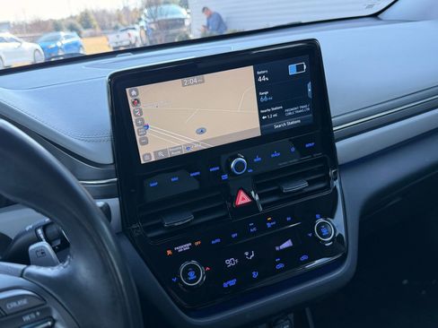 Used 2020 Hyundai Ioniq Limited image 20