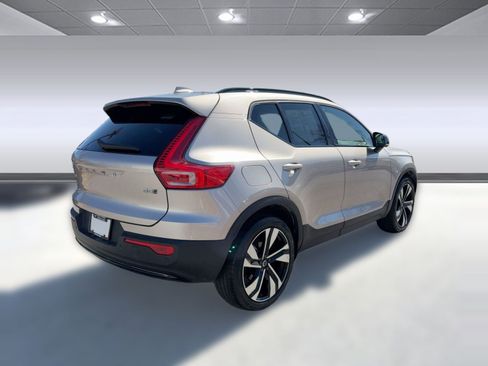 Certified 2023 Volvo XC40 B5 Plus w/ Climate Package AWD/4WD image 9
