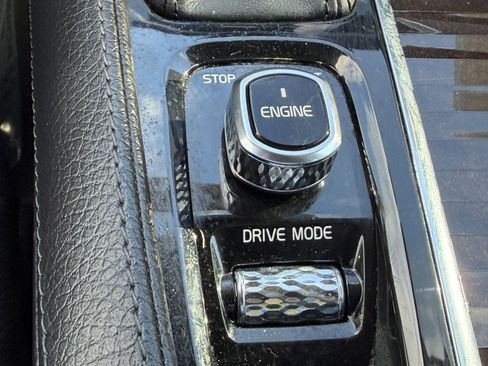 Used 2017 Volvo XC90 T5 Momentum w/ Vision Package image 26