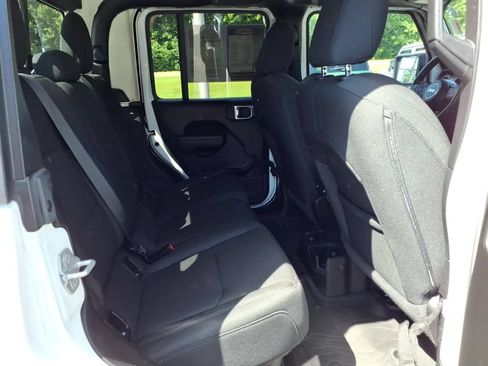 Used 2022 Jeep Gladiator Sport AWD/4WD image 12