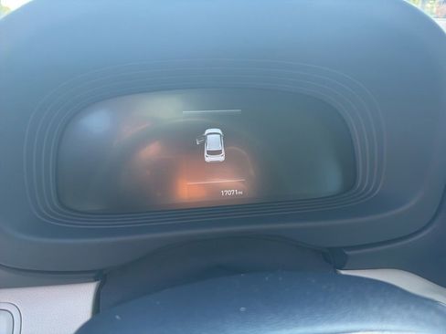 Certified 2025 Hyundai Venue Limited FWD image 18