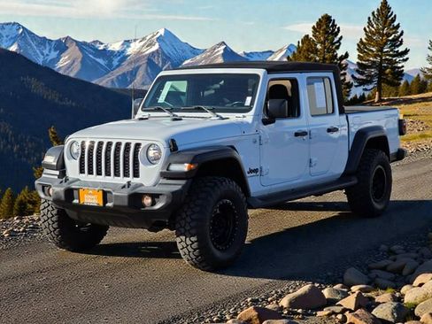 Used 2020 Jeep Gladiator Sport w/ Quick Order Package 24S image 3