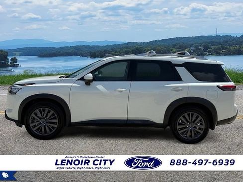 Used 2022 Nissan Pathfinder SL w/ SL Premium Package FWD image 6